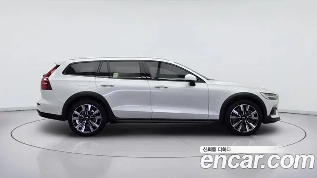 Вольво V60 — Фото автомобиля 3
