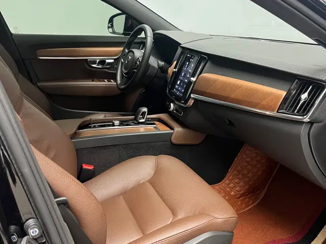 Volvo S90 — Фото автомобиля 19
