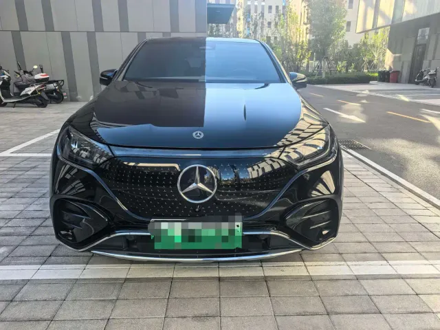 Mercedes-Benz EQE SUV — Фото автомобиля 2