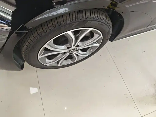 Mercedes-Benz E-Class — Фото автомобиля 22