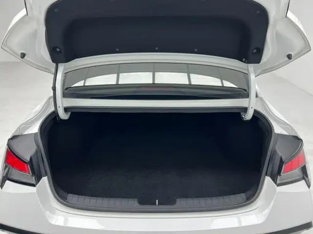 Hyundai Elantra — Фото автомобиля 14
