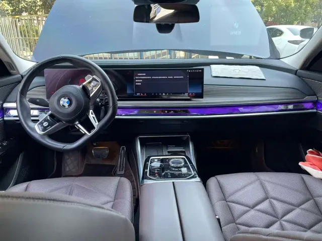 BMW 7 Series — Фото автомобиля 6