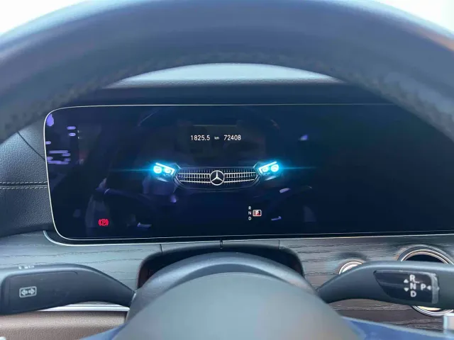 Mercedes-Benz E-Class — Фото автомобиля 4