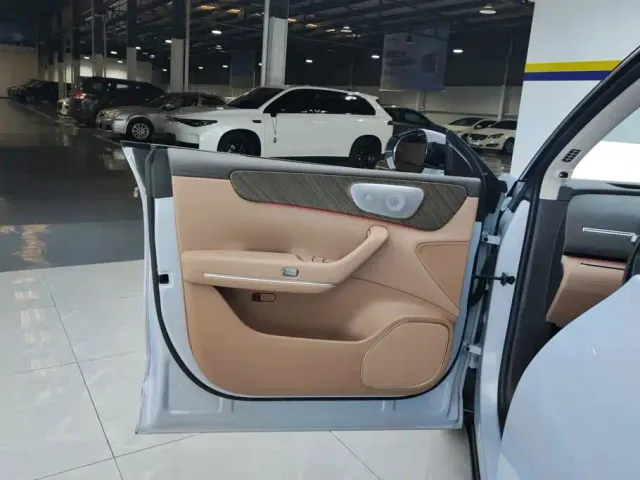 Leapmotor C11 — Фото автомобиля 7
