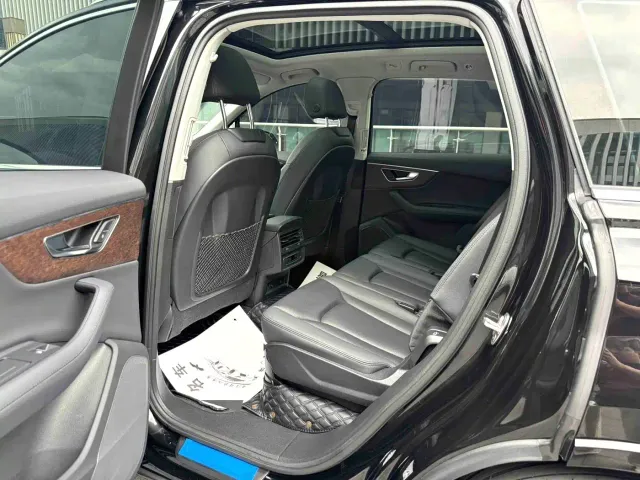 Audi Q7 — Фото автомобиля 5