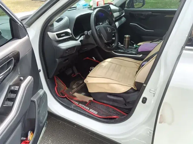 Toyota Highlander — Фото автомобиля 13