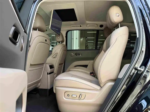 Li Auto i8 — Фото автомобиля 5