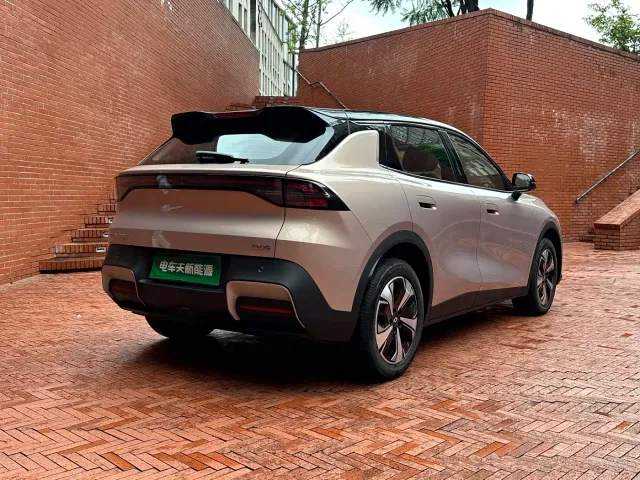 Changan Qiyuan Q05 — Фото автомобиля 5
