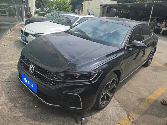 Фотография автомобиля — Volkswagen Passat