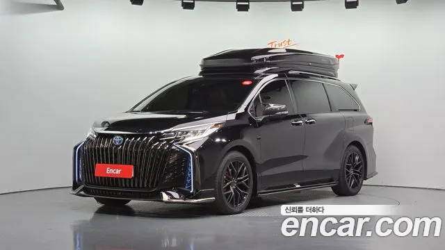 Фотография автомобиля — Toyota Sienna 4th Gen