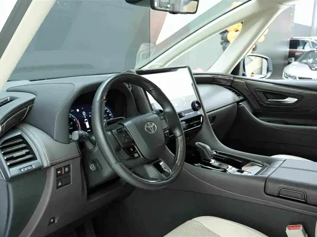 Toyota Alphard — Фото автомобиля 19