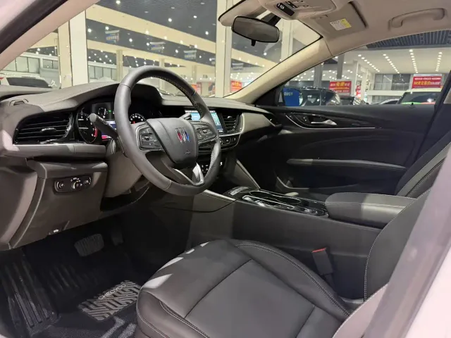 Buick Regal — Фото автомобиля 3
