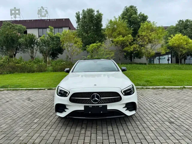 Mercedes-Benz E-Class — Фото автомобиля 2