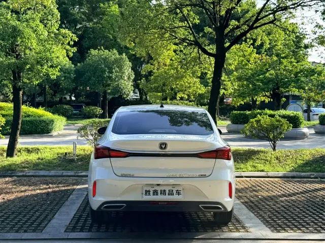 Changan Eado — Фото автомобиля 5