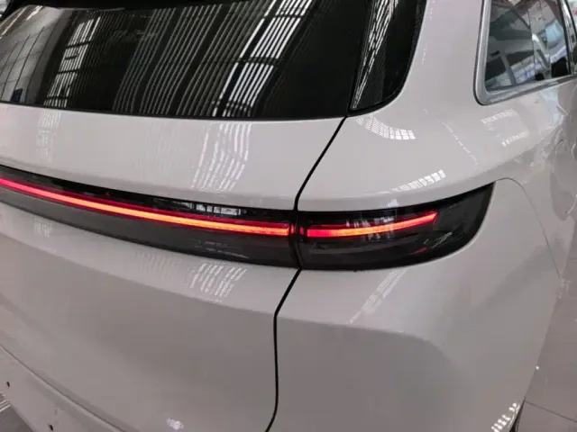Li Auto L6 — Фото автомобиля 7