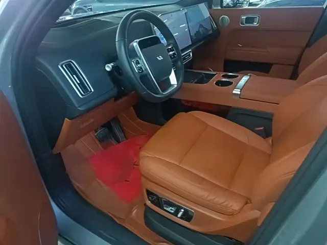 Li Auto L8 — Фото автомобиля 15