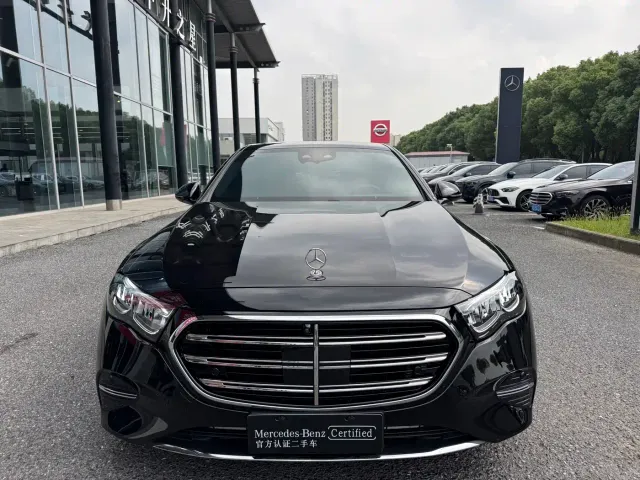 Mercedes-Benz E-Class — Фото автомобиля 2