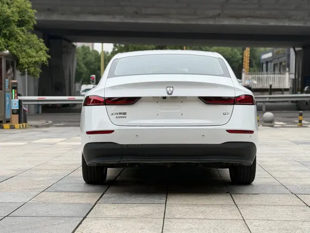 Roewe D7 — Фото автомобиля 8