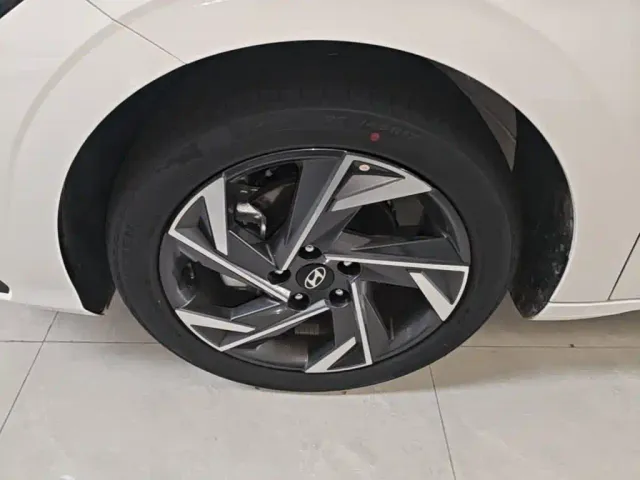 Hyundai Elantra — Фото автомобиля 22