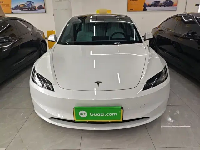 Tesla Model 3 — Фото автомобиля 2