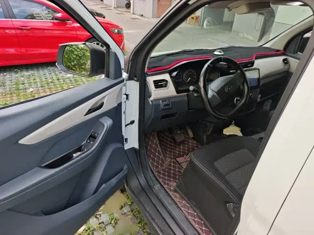 Maxus EV30 — Фото автомобиля 13