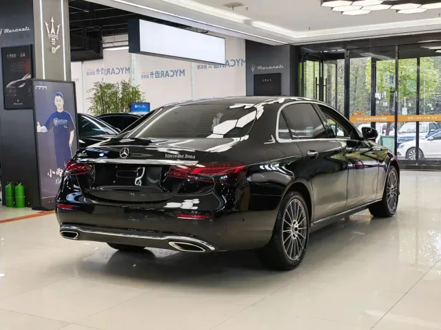 Mercedes-Benz E-Class — Фото автомобиля 4