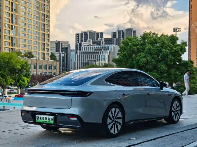 Geely Galaxy E8 — Фото автомобиля 7
