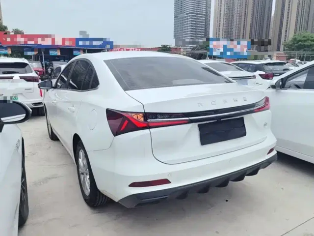 Roewe i5 — Фото автомобиля 23