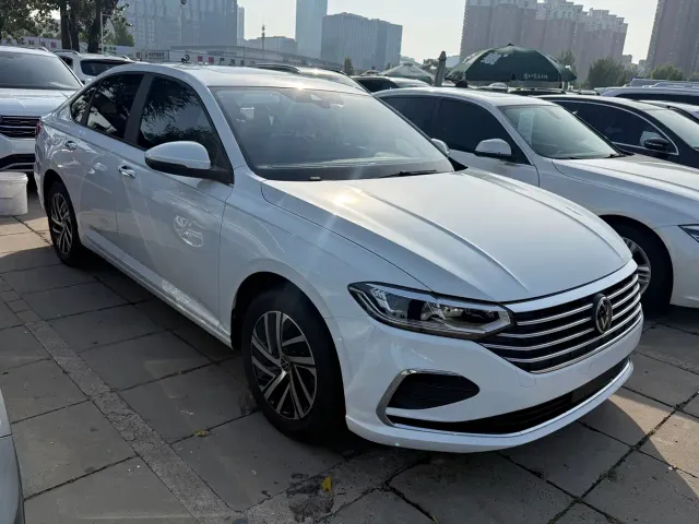 Volkswagen Lavida — Фото автомобиля 5
