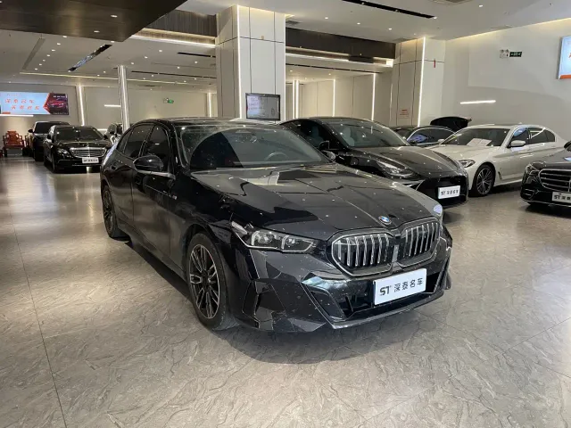 BMW 5 Series — Фото автомобиля 3