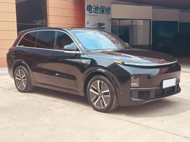 Li Auto L8 — Фото автомобиля 3