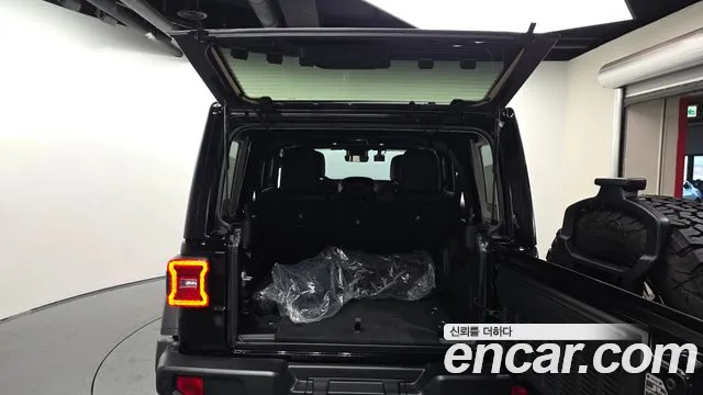 Jeep Wrangler — Фото автомобиля 26
