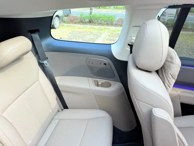 Li Auto i8 — Фото автомобиля 20