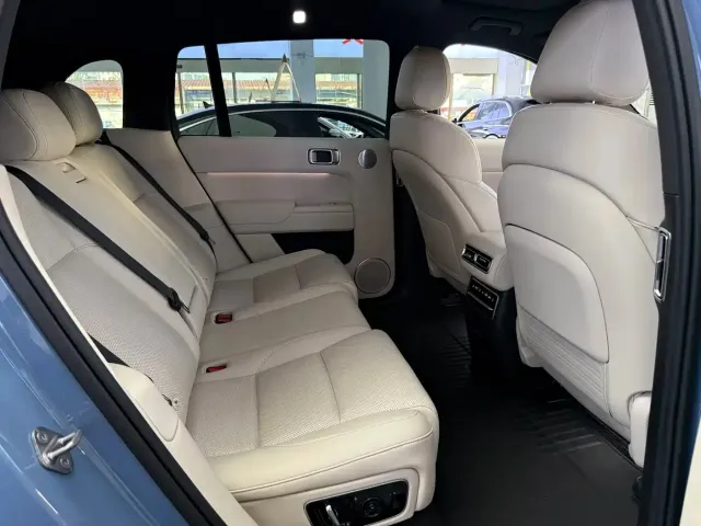 Li Auto L7 — Фото автомобиля 11