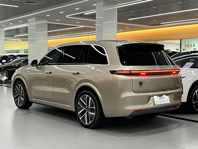 Li Auto L8 — Фото автомобиля 15