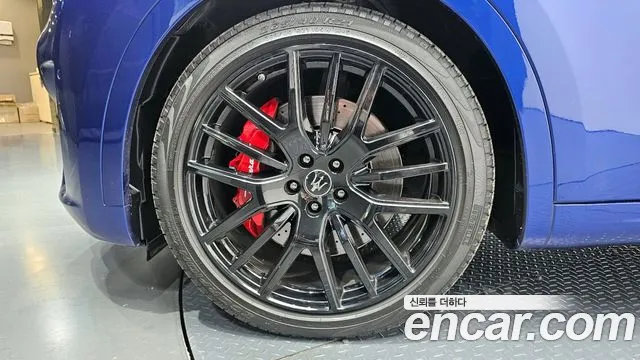 Maserati Levante — Фото автомобиля 5