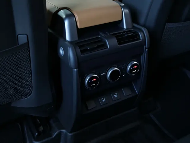 Land Rover Defender — Фото автомобиля 14