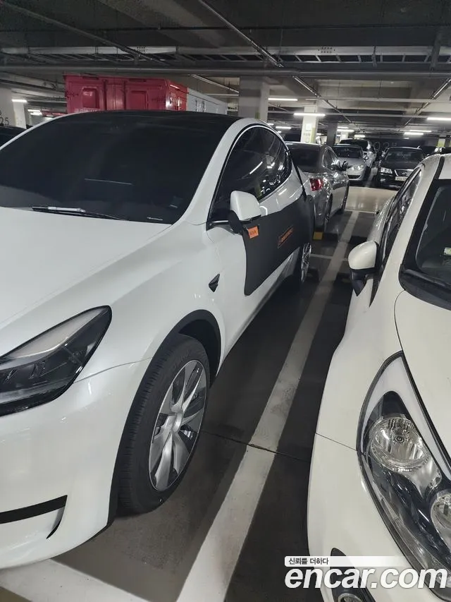 Tesla Model Y — Фото автомобиля 18