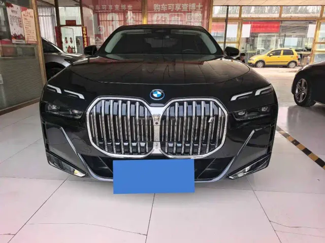Фотография автомобиля — BMW i7