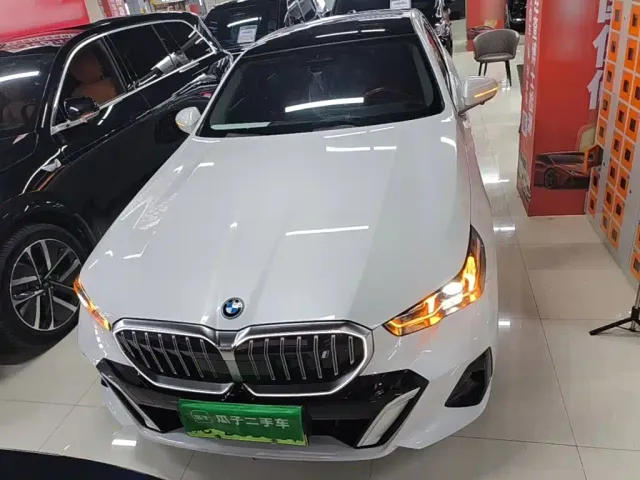 BMW i5 — Фото автомобиля 2