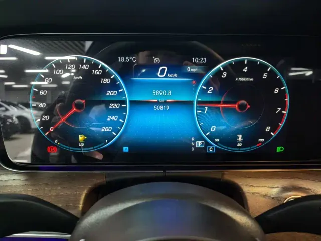 Mercedes-Benz E-Class — Фото автомобиля 11
