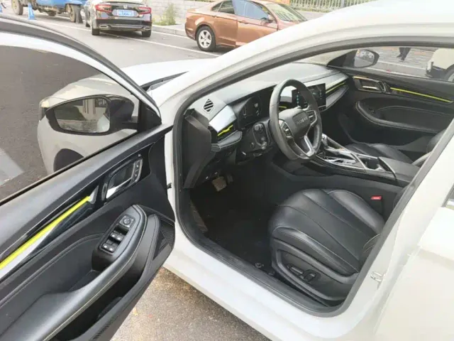 Roewe i5 — Фото автомобиля 15
