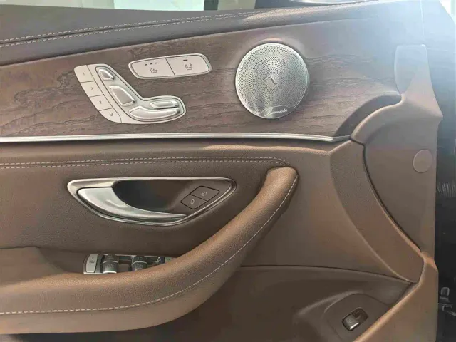 Mercedes-Benz E-Class — Фото автомобиля 15