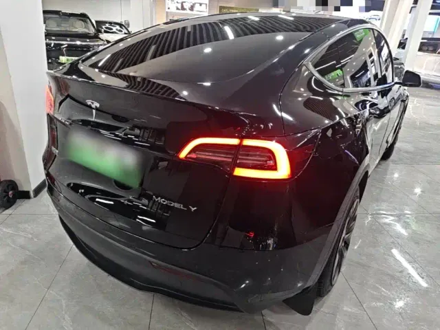 Tesla Model Y — Фото автомобиля 6