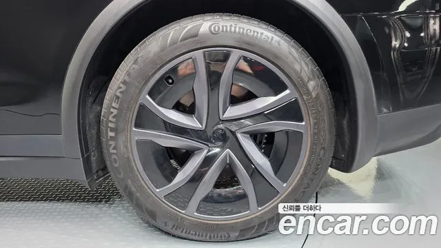 Tesla Model X — Фото автомобиля 21