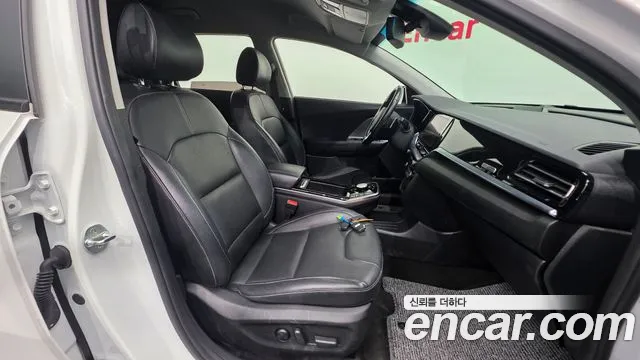 Kia Niro — Фото автомобиля 10