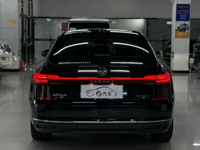 Volkswagen Passat — Фото автомобиля 4