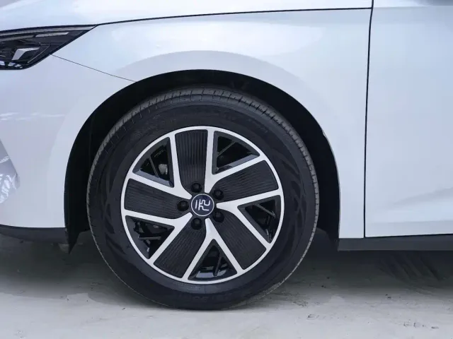 BYD Qin L — Фото автомобиля 14
