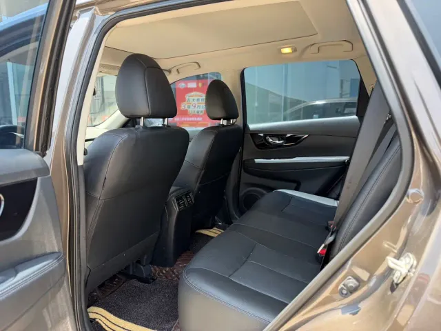 Nissan X-Trail — Фото автомобиля 5