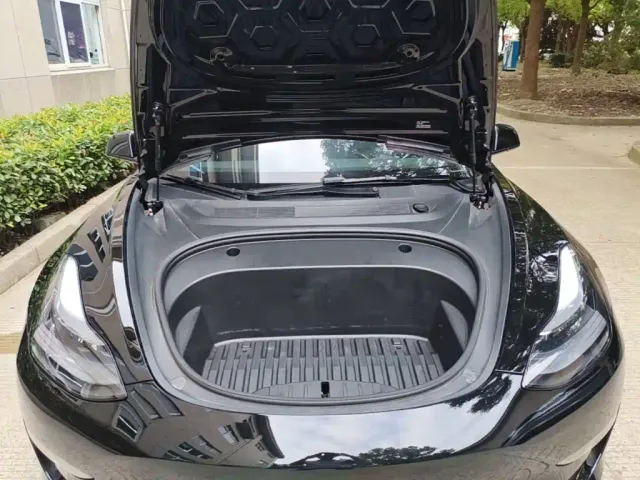 Tesla Model 3 — Фото автомобиля 19